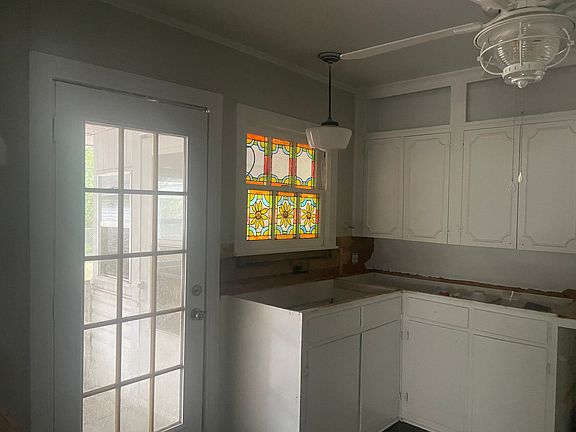 4th image of 404 N Live Oak St