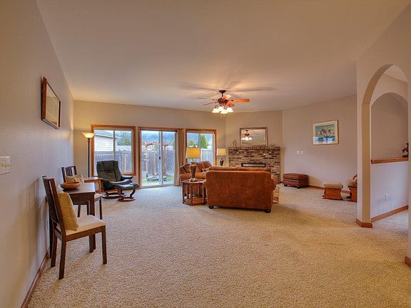 4th image of 15227 148th Avenue Ct E