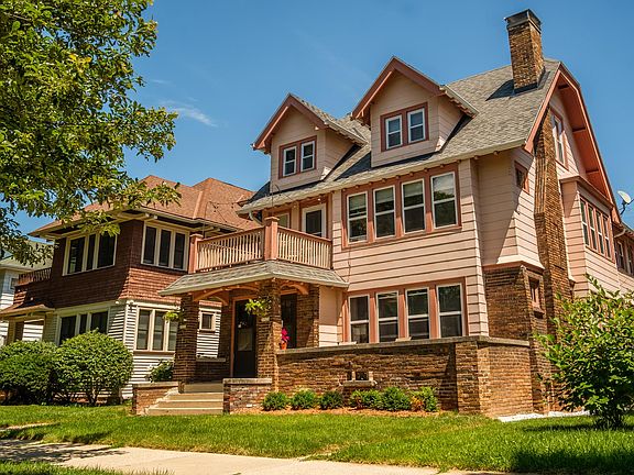 3rd image of 3922 N Maryland Ave