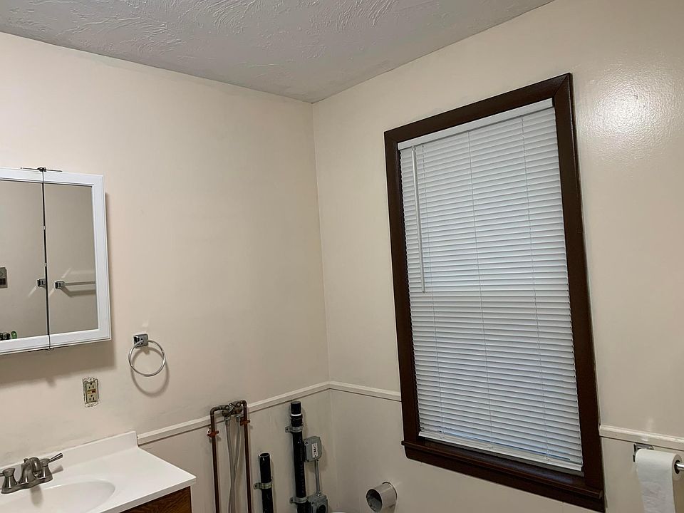 30 Broad St, Gilbertville, MA 01031 Zillow