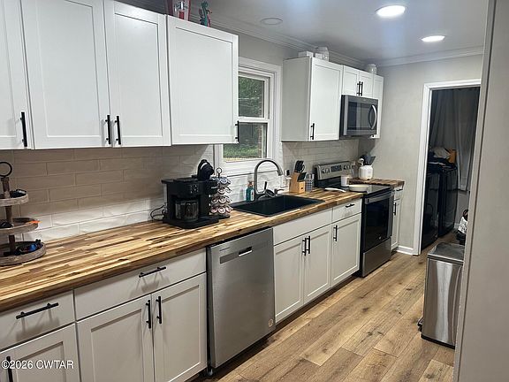 5th image of 190 Carrie Dr