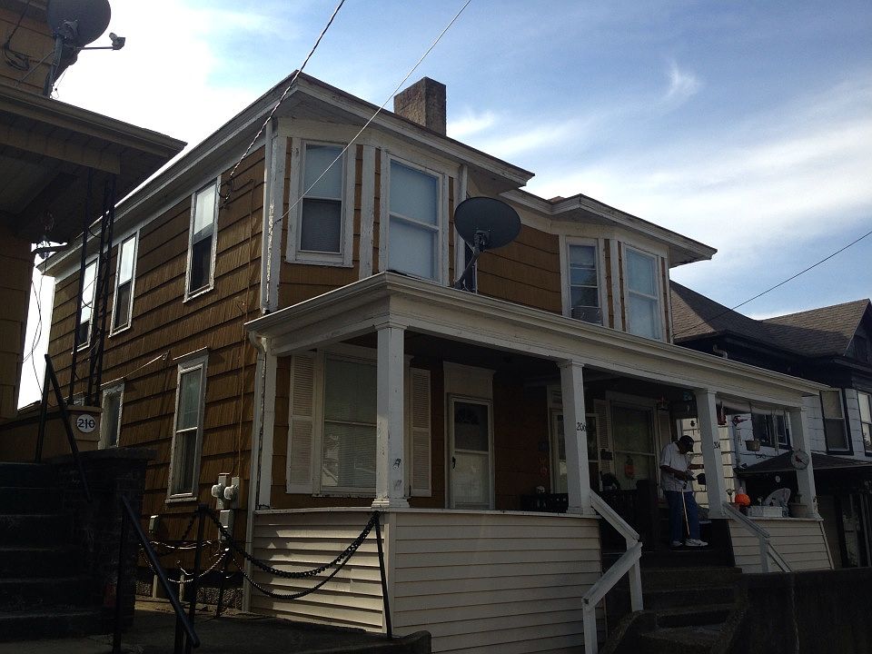1st image of 204 N 8th St
