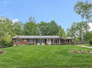 869 Rampart Dr, Saint Louis, MO 63122