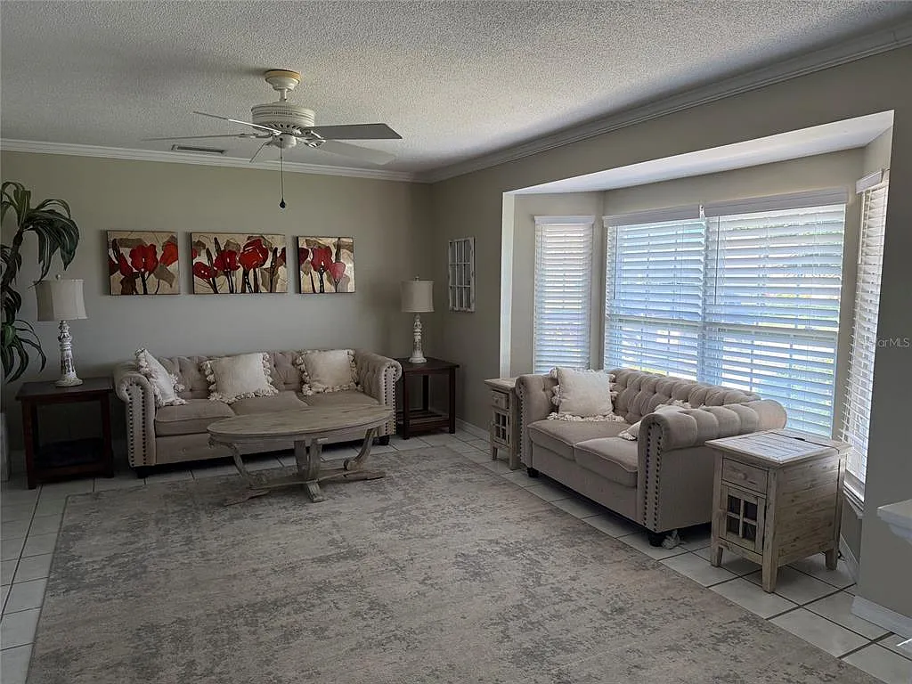 3 bed, 2.0 bath, 1408 sqft, $4,500 — Photo 2