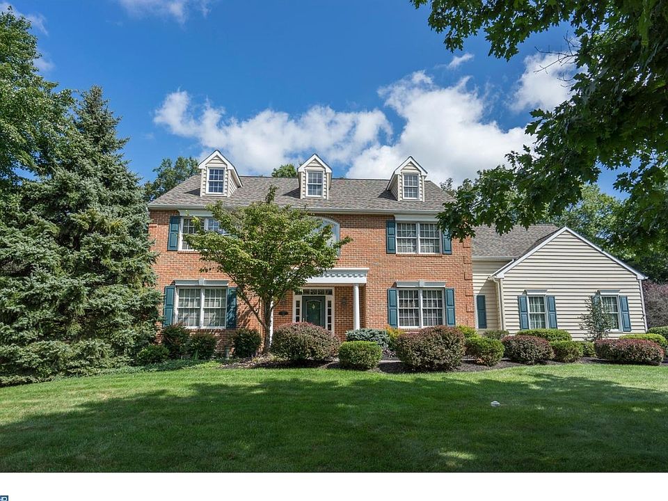 1st image of 12 Yarmouth Ln
