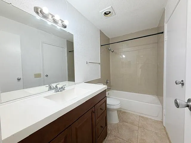 899 W Riverside Dr #611 — Photo 17