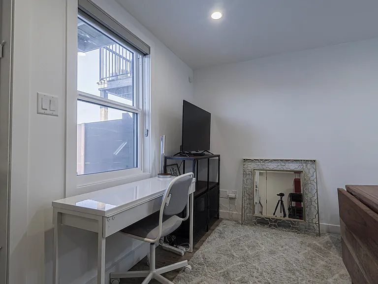 1704 Keene Cres SW — Photo 26