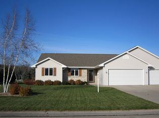 W5844 Sweet Pea Dr, Appleton, WI 54915
