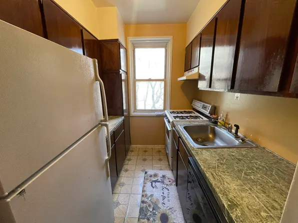 350 East 30th Street image 3 of 7