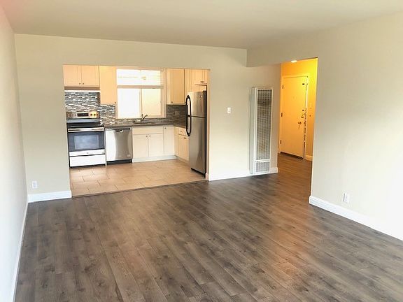 3rd image of 2415 Judah St APT 4