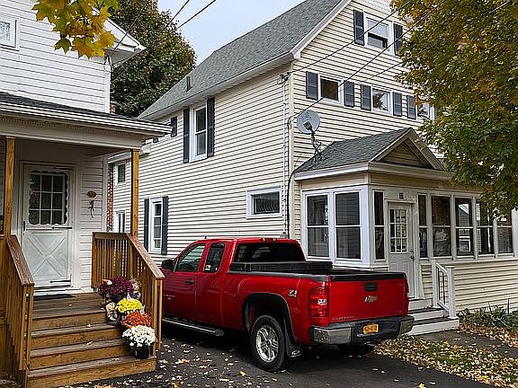 3rd image of 33 W Albany St