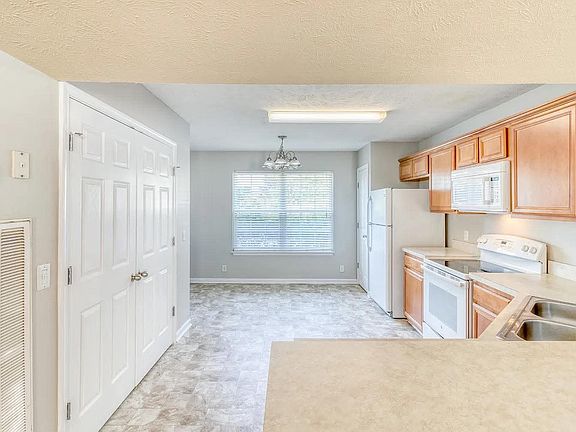 3rd image of 225 Buck Run Dr
