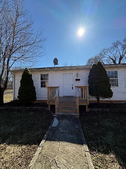 1st image of 213 Laurel St Front 1