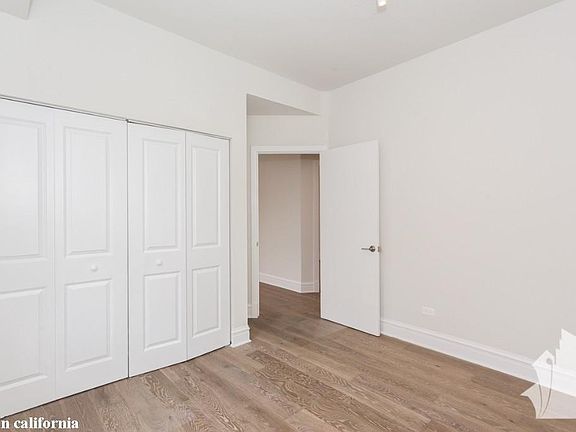3rd image of 2543 N California Ave #1017