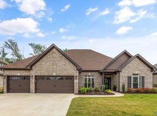 7500 Flint Crossing Cir, Owens Cross Roads, AL 35763