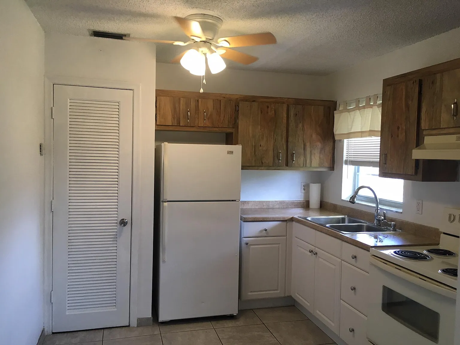 2 bed, 1.0 bath, 609 sqft, $1,750 — Photo 2