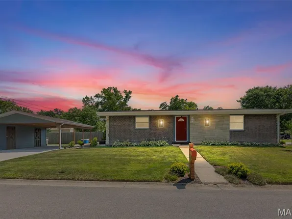 5327 Lynwood Ct, Godfrey, IL 62035