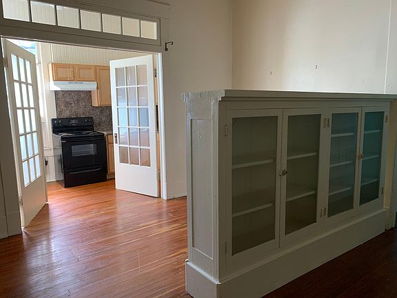 2nd image of 2128 Orange St