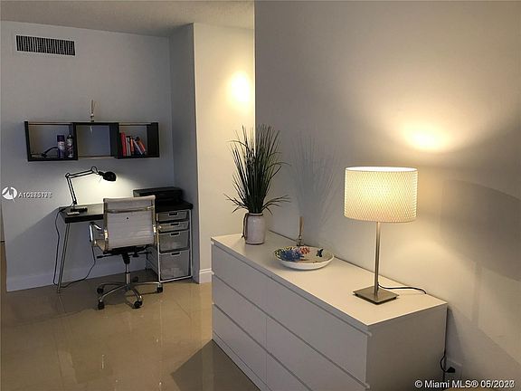 4th image of 800 West Ave APT 805