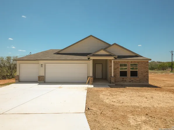 100 Prescott Drive, Floresville, TX 78114