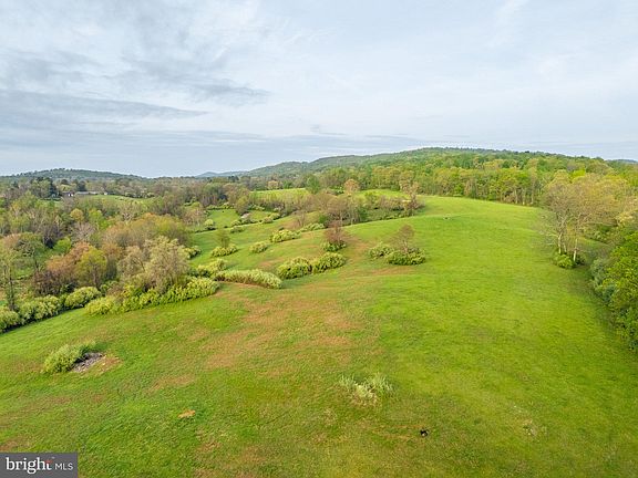 2nd image of 3563 Briar Hill Ln