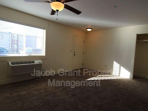 5th image of 878 Everett Pl #2
