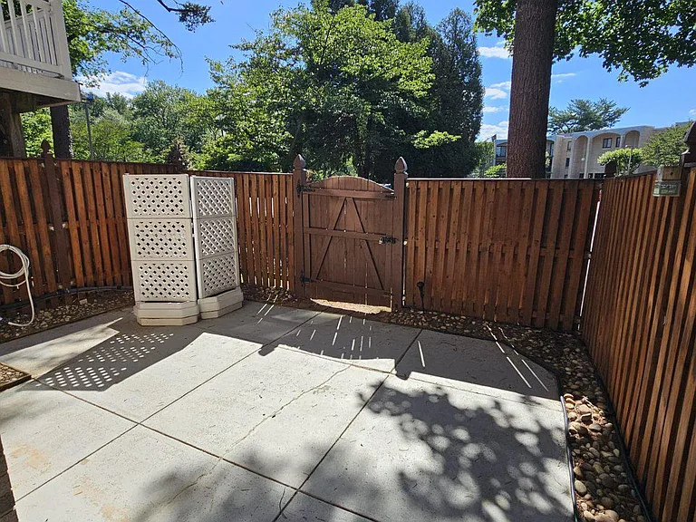 10218 Arizona Cir #16 — Photo 24
