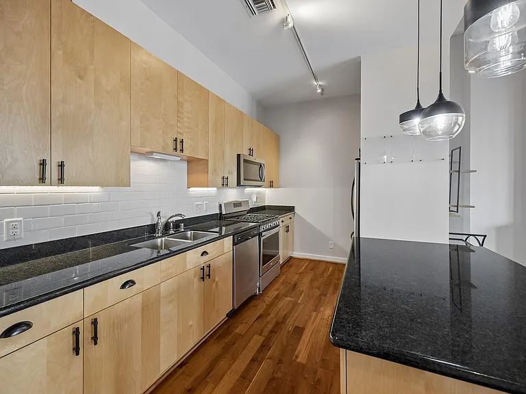 915 Franklin St #2L — Photo 18