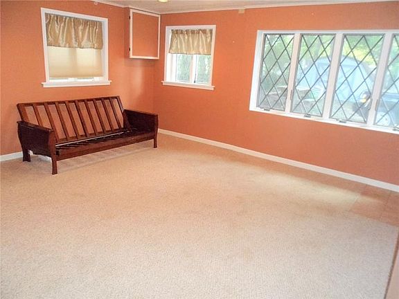 2nd image of 609 Harvey Ave