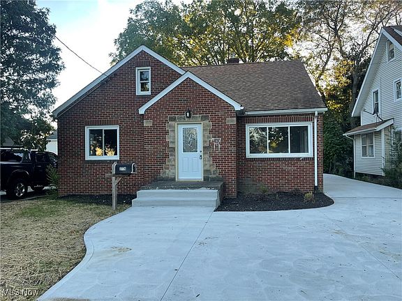 2nd image of 2776 Oakwood Dr