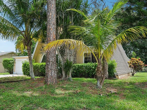 5th image of 126 Barcelona Dr