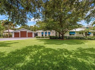 537 Gordonia Rd, Naples, FL 34108
