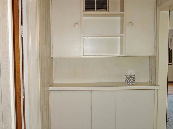 5th image of 506 S Westlawn St