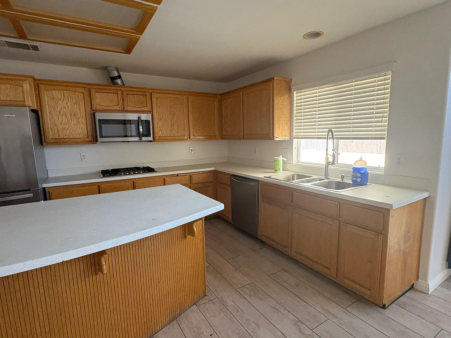 4 bed, 3698 sqft, $3,698 — Photo 4