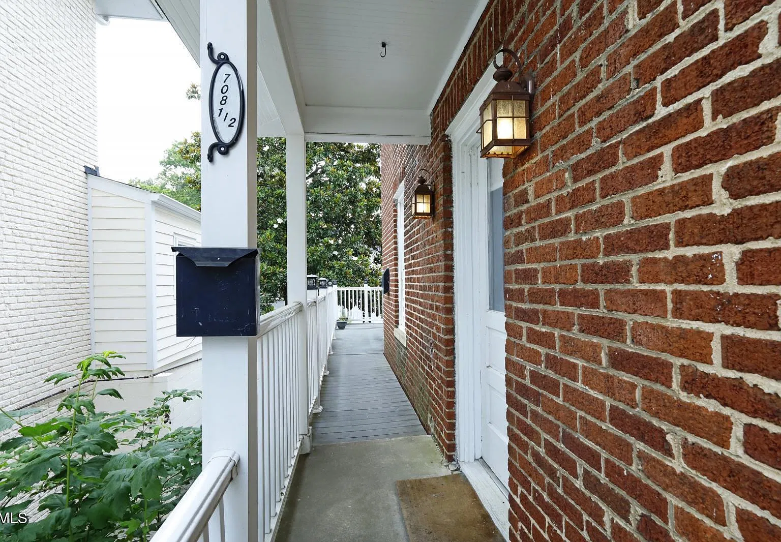 3 bed, 2.0 bath, $2,300 — Photo 2