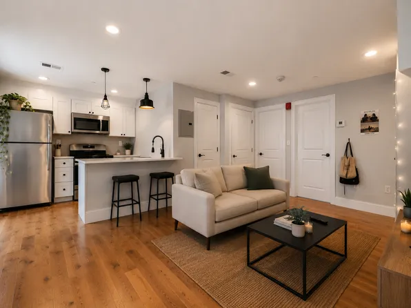 143 Everett St #3, Boston, MA 02128