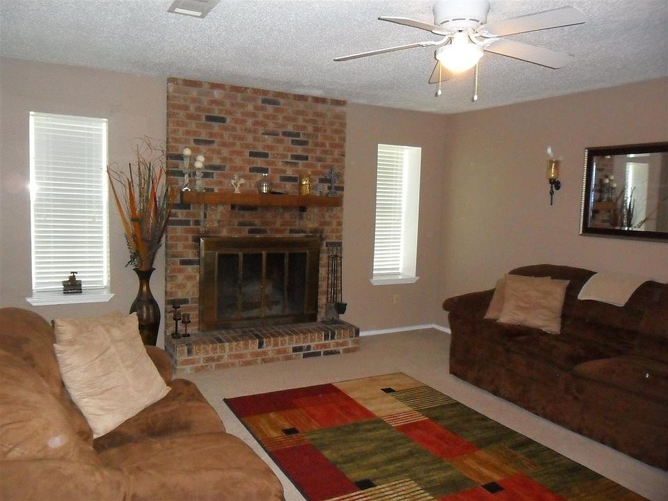 2nd image of 505 Shenandoah Rd N