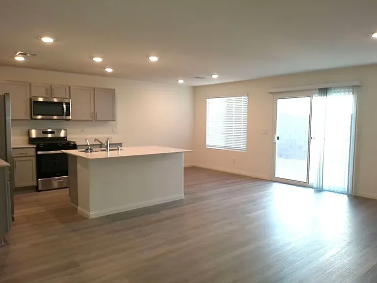 3428 W Rush Ave — Photo 6