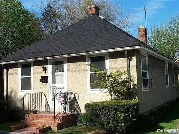 16 Helen Lane, Great Neck, NY 11024