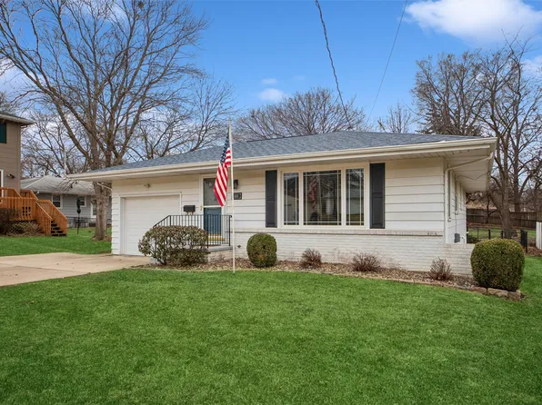 4110 Leonard Pl, Des Moines, IA 50310