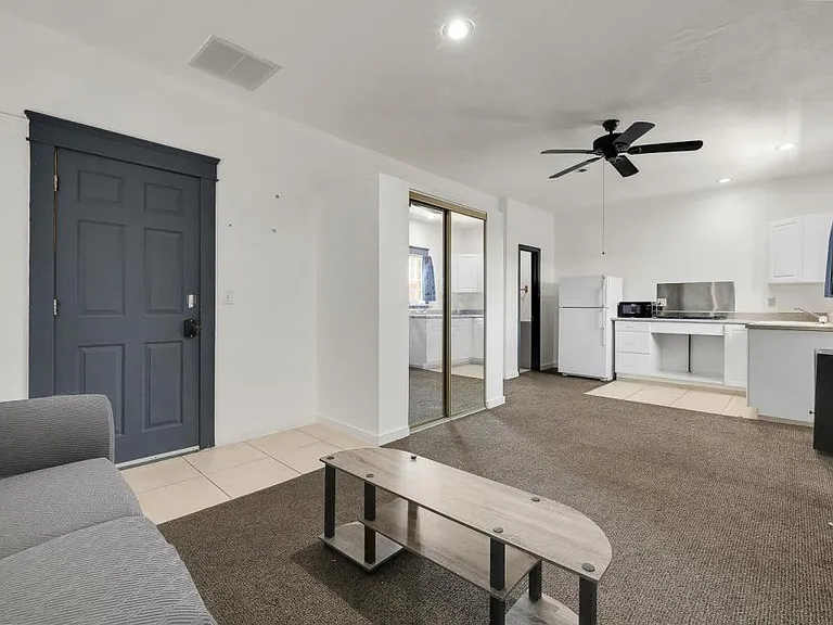638 E 1st St #2 — Photo 33