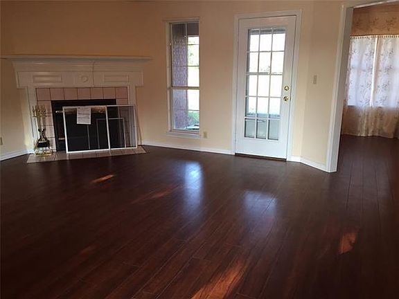 5th image of 431 Venezia Ct