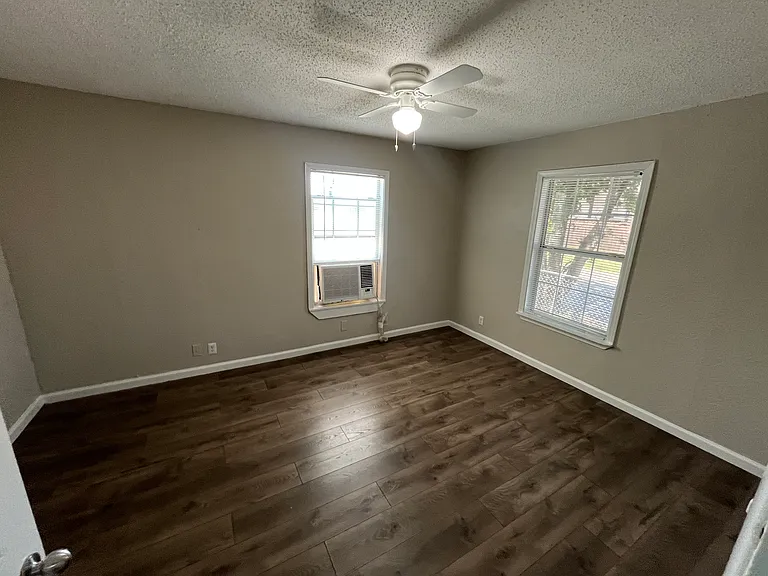 2223 Houston St — Photo 10