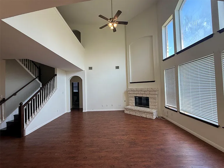 1511 Homewood Cir — Photo 8