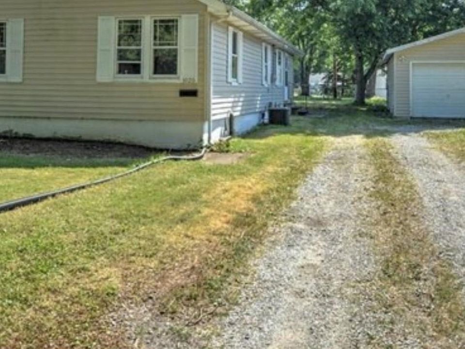 2nd image of 1020 N Summit Ave