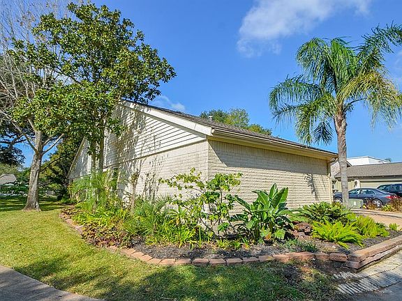 2nd image of 2726 Kissing Camel Ct