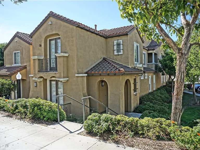 1372 McFadden Dr — Photo 2