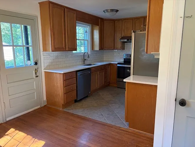 3 bed, 1.5 bath, 1100 sqft, $1,895 — Photo 4