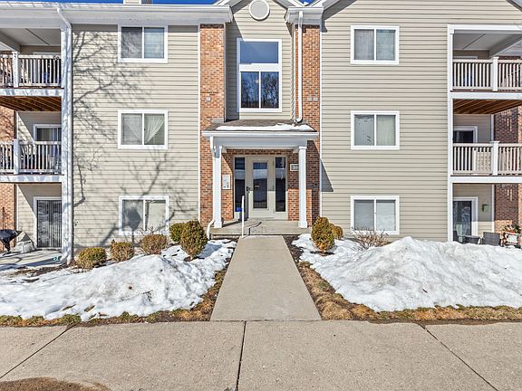 3rd image of 380 Timber Ridge Dr Unit 11