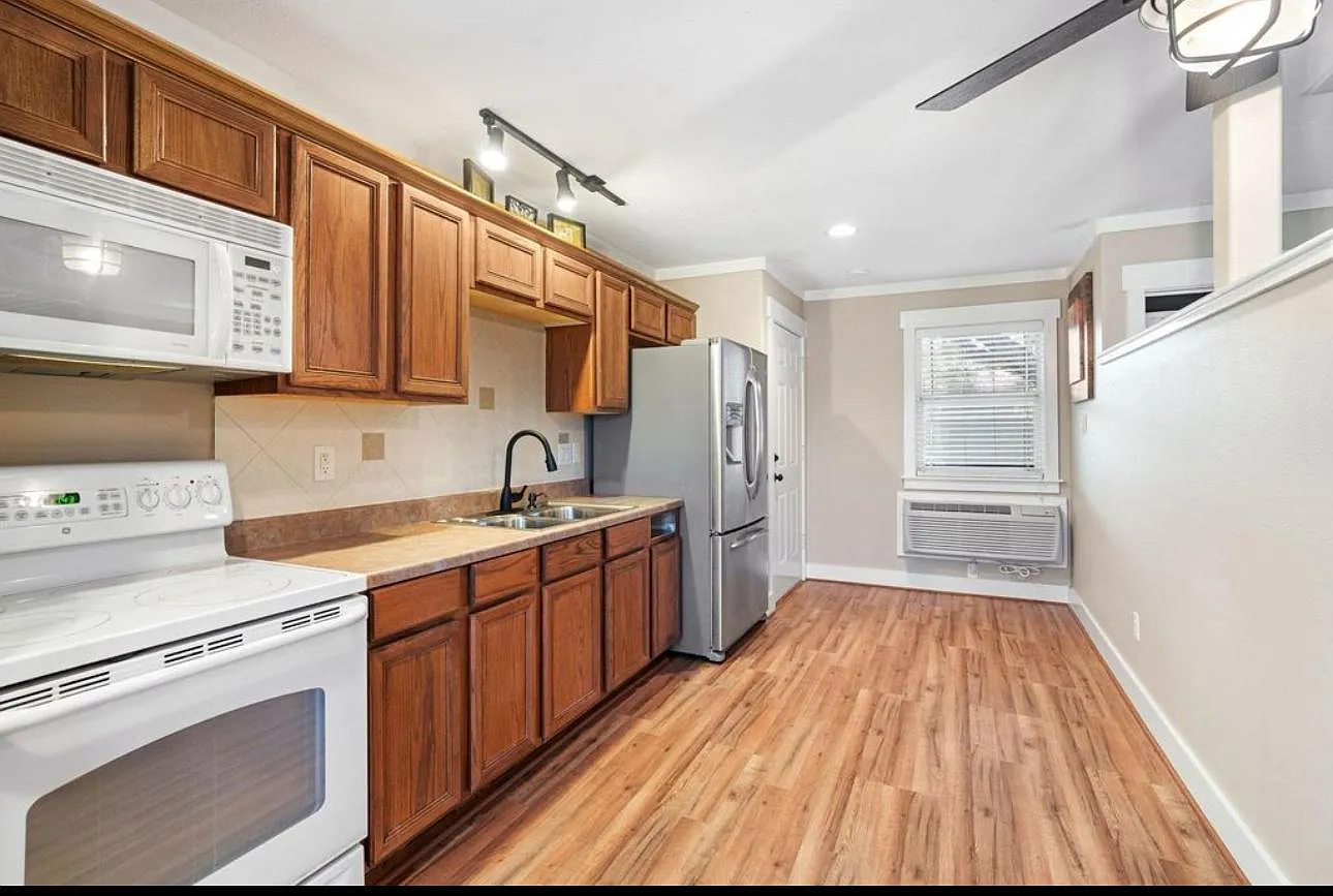 Studio, 506 sqft, $900 — Photo 2